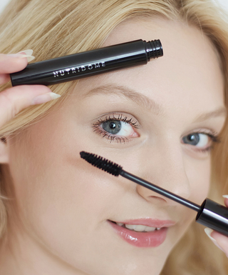 Verdickende, verlängernde und verdichtende Mascara mit Rizinusöl Nutridome - 2