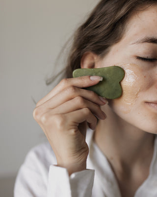 Gua Sha-Platte aus Jadeit in recycelter Baumwolltasche Polemika - 2